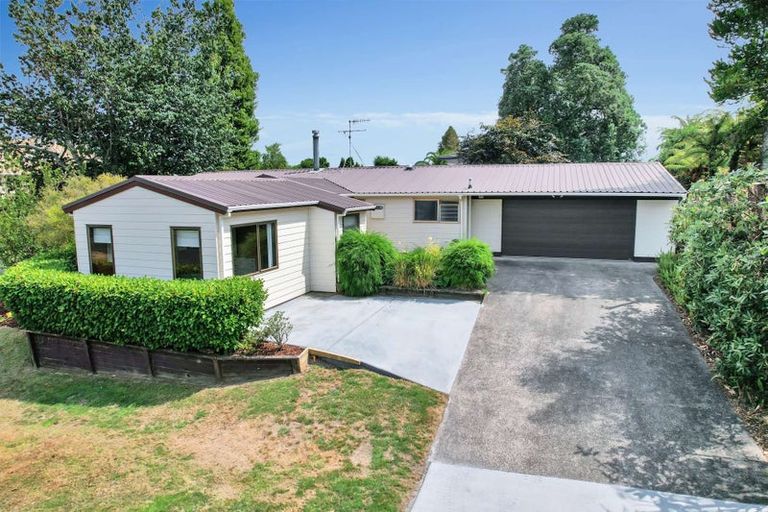 Photo of property in 1 Tupara Crescent, Kawaha Point, Rotorua, 3010