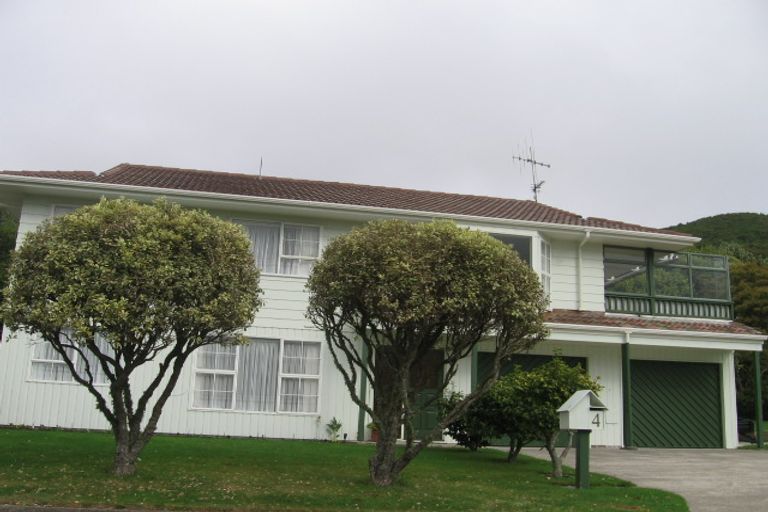 Photo of property in 4 Newnham Court, Tawa, Wellington, 5028