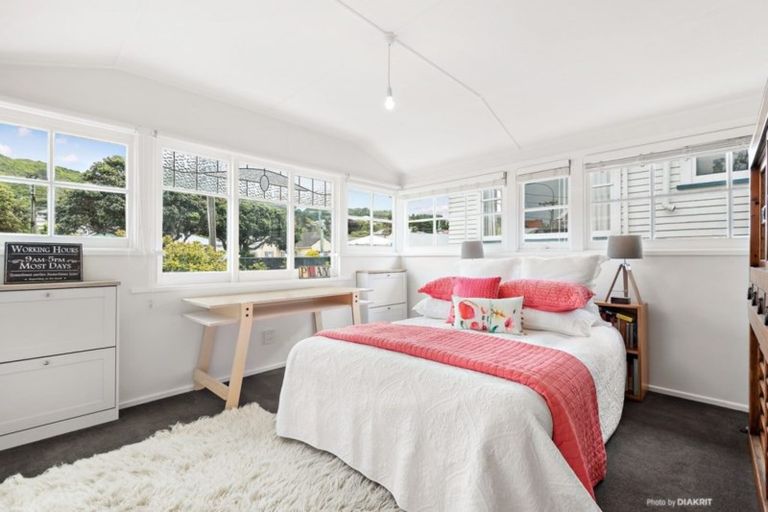 Photo of property in 27 The Parade, Island Bay, Wellington, 6023