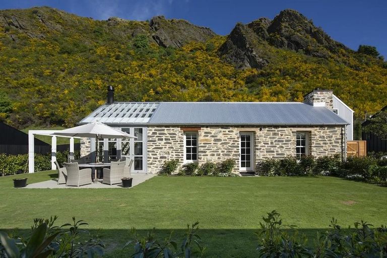 Photo of property in 32 Flynn Lane, Arrowtown, 9302