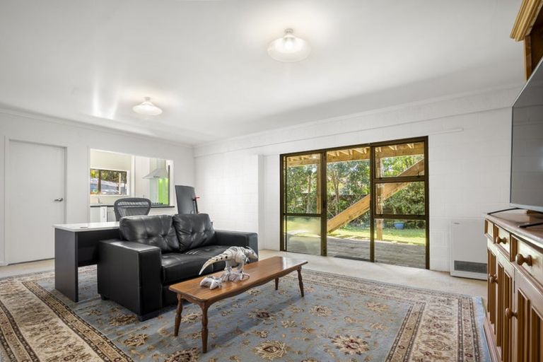 Photo of property in 4 Fitzpatrick Place, Chatswood, Auckland, 0626
