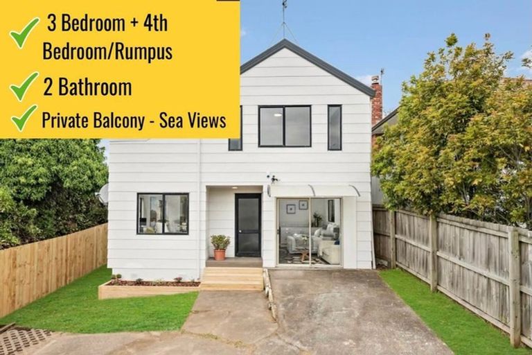 Photo of property in 2/523 Glenfield Road, Glenfield, Auckland, 0629