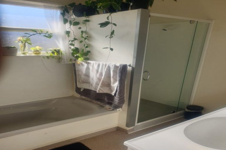 Photo of property in 98 Universal Drive, Henderson, Auckland, 0610