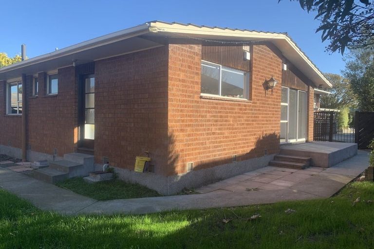 Photo of property in 2/166 Avonhead Road, Avonhead, Christchurch, 8042