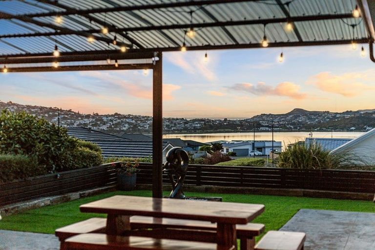 Photo of property in 86 Queen Charlotte Drive, Aotea, Porirua, 5024