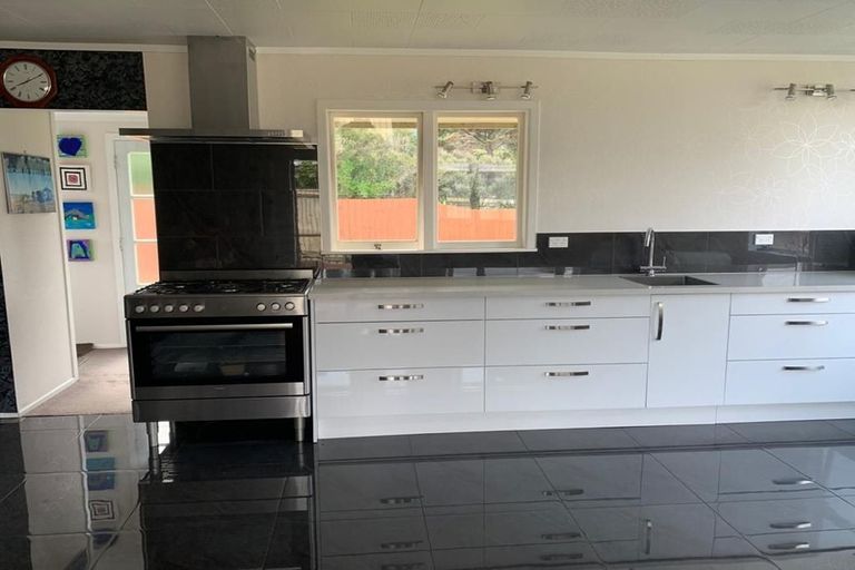 Photo of property in 8 Mission Road, Port Waikato, Tuakau, 2695