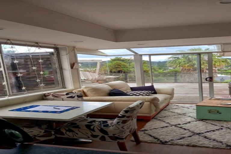 Photo of property in 2/2 Norman Road, Titirangi, Auckland, 0604