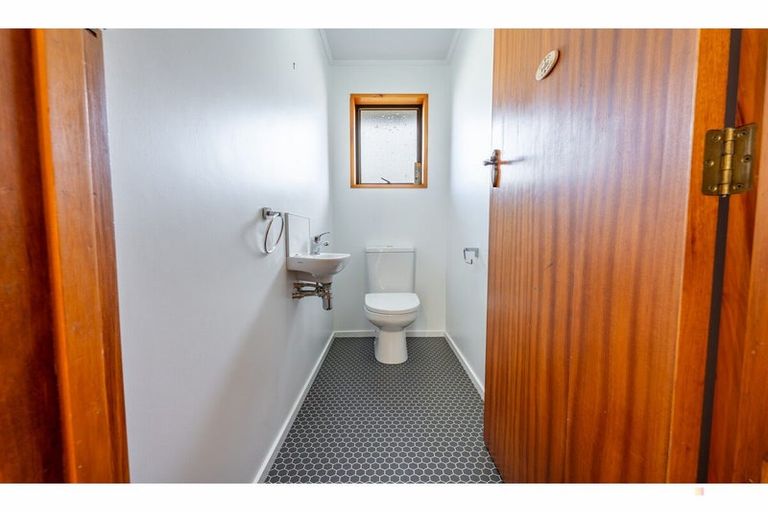Photo of property in 12 Timaru Road, Waimate, 7924
