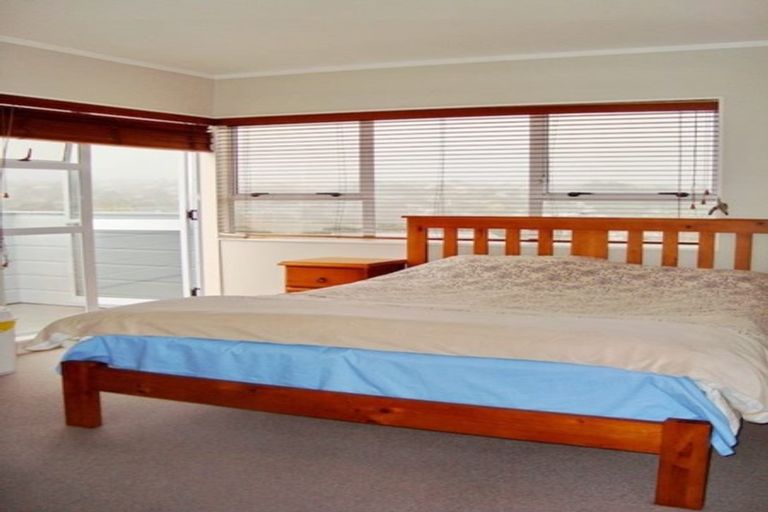 Photo of property in 1/14 Witheford Drive, Bayview, Auckland, 0629