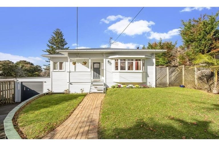 Photo of property in 27 Wattle Street, New Lynn, Auckland, 0600