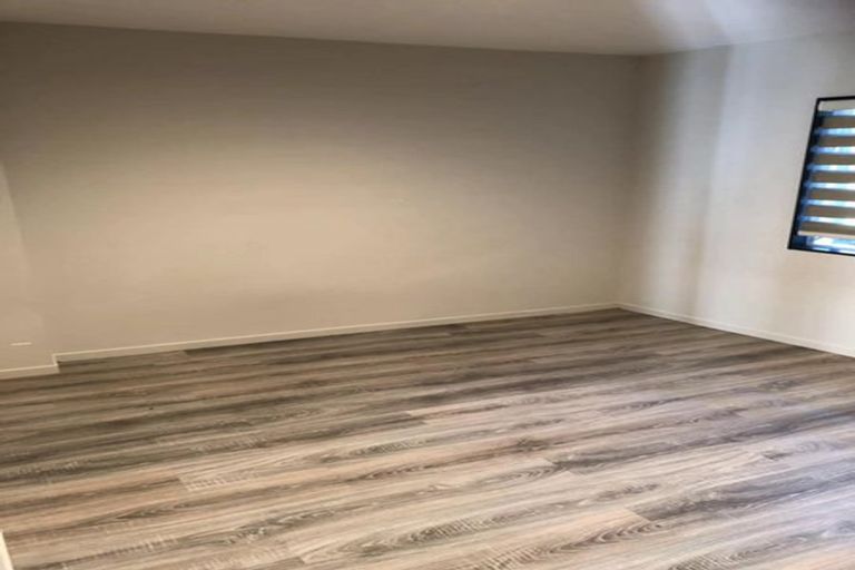 Photo of property in 208 Don Buck Road, Massey, Auckland, 0614