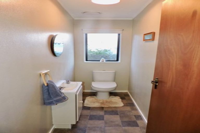 Photo of property in 4 Ordley Grove, Tawa, Wellington, 5028