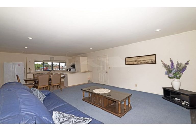Photo of property in 13 Neta Grove, Henderson, Auckland, 0612