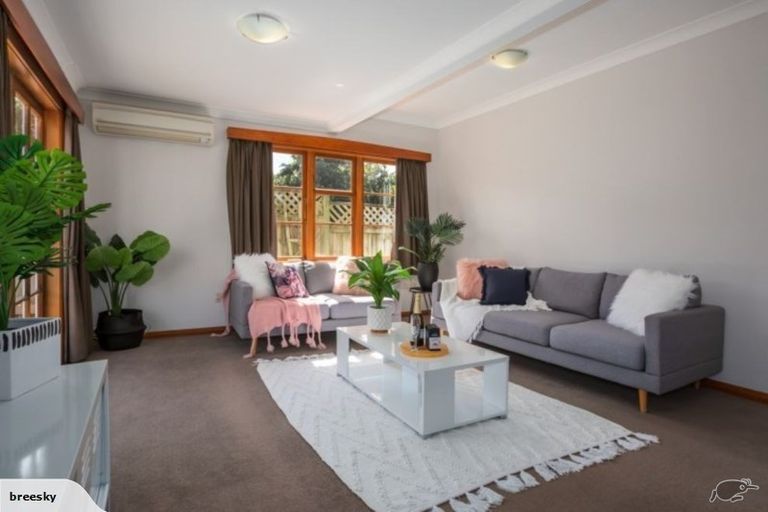 Photo of property in 1/49 Ranui Terrace, Tawa, Wellington, 5028