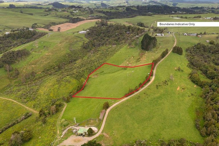 Photo of property in 421 Kiwitahi Road, Helensville, 0875