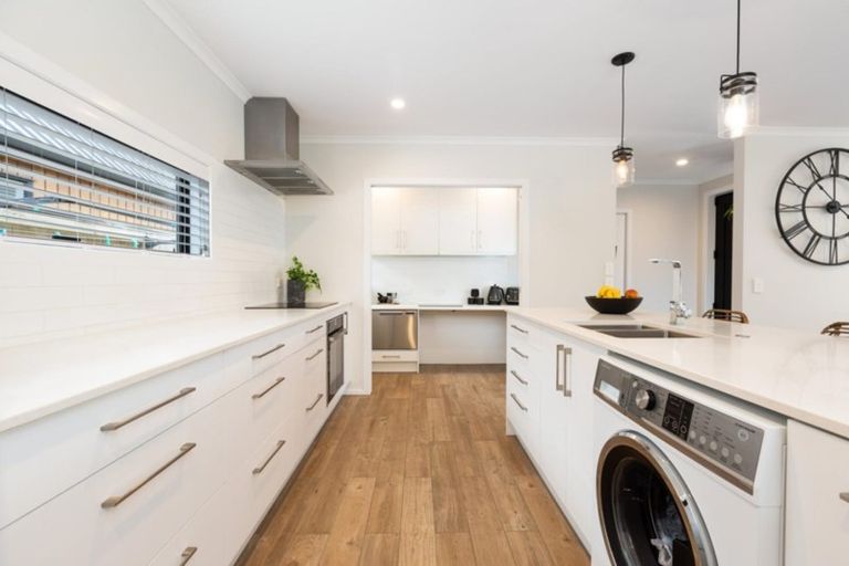 Photo of property in 4 Harding Drive, Papamoa Beach, Papamoa, 3118