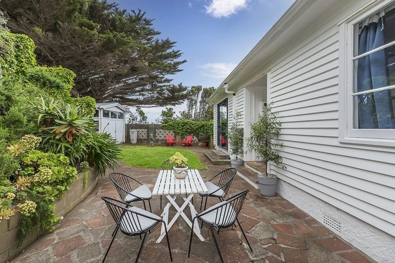 Photo of property in 77 Sidlaw Street, Strathmore Park, Wellington, 6022