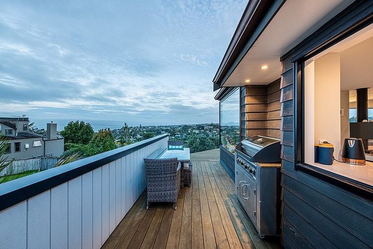 Photo of property in 36 Knights Road, Rothesay Bay, Auckland, 0630