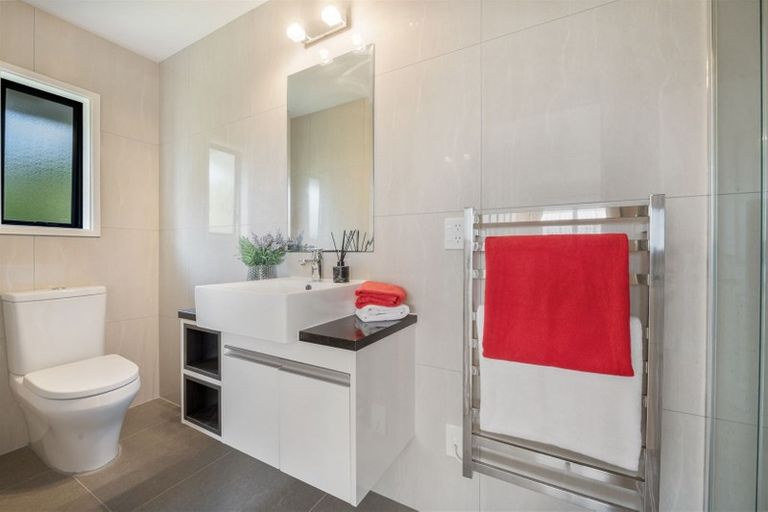 Photo of property in 7 Santa Monica Place, Goodwood Heights, Auckland, 2105