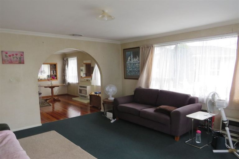 Photo of property in 27 Karaka Crescent, Levin, 5510