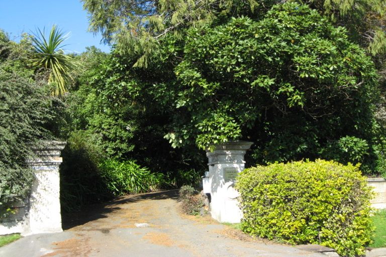Photo of property in 35 Dyers Pass Road, Cashmere, Christchurch, 8022