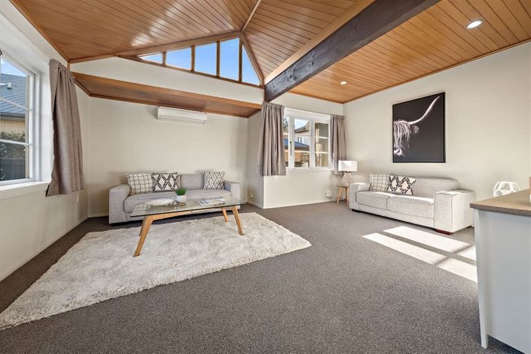 Photo of property in 1/37 Garreg Road, Fendalton, Christchurch, 8052