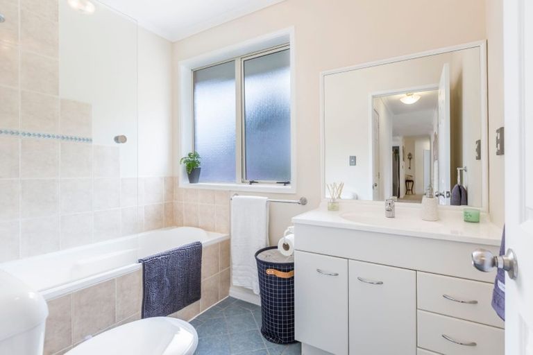 Photo of property in 58 Rivervale Grove, Stanmore Bay, Whangaparaoa, 0932