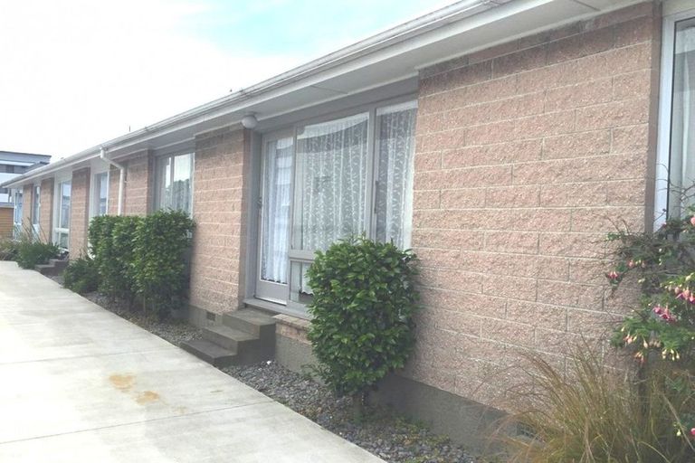 Photo of property in 2/417 Hereford Street, Linwood, Christchurch, 8011