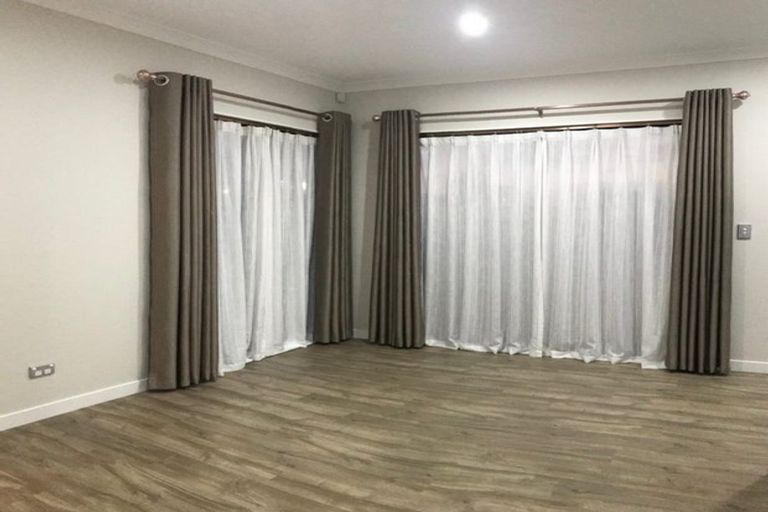 Photo of property in 1 Cooladawson Drive, Flat Bush, Auckland, 2019