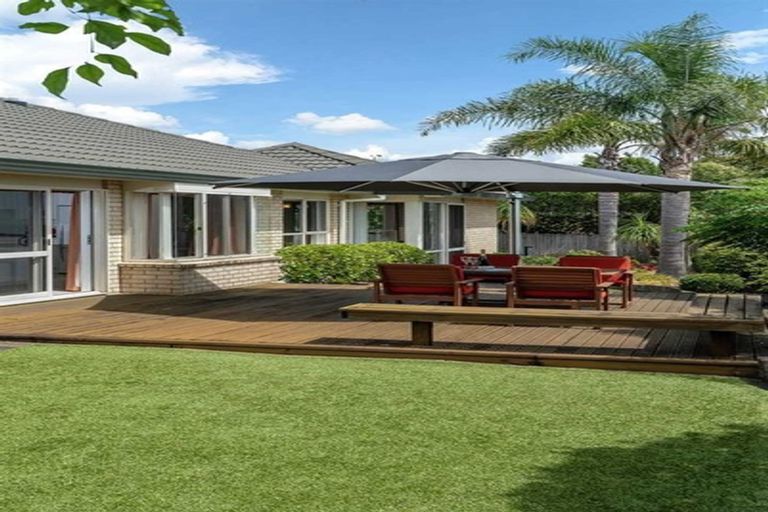 Photo of property in 7 Magilligan Close, East Tamaki Heights, Auckland, 2016