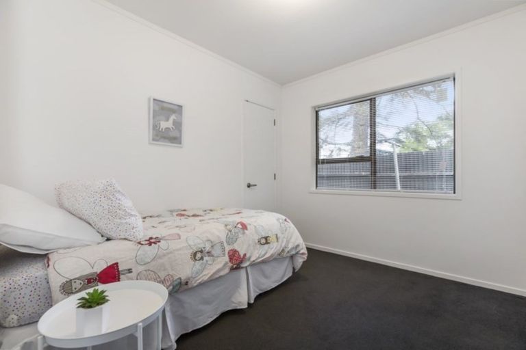 Photo of property in 2a Pinedale Place, Henderson, Auckland, 0610