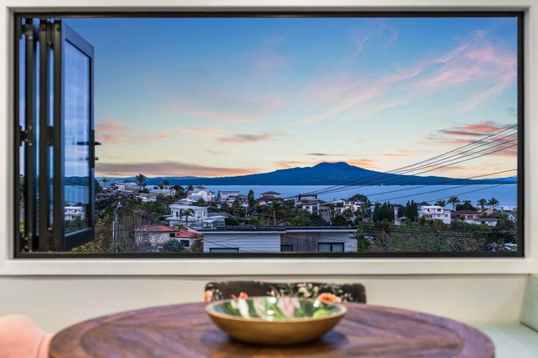 Photo of property in 2/33 Parr Terrace, Castor Bay, Auckland, 0620