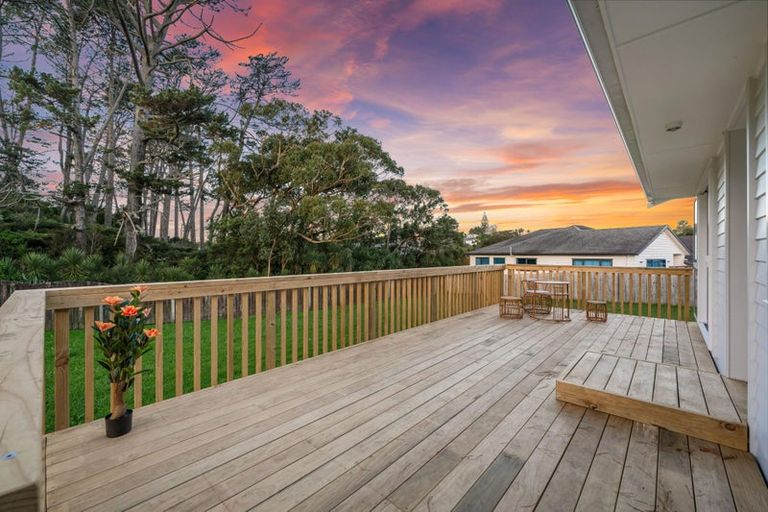 Photo of property in 19 Thornlow Street, Glendene, Auckland, 0602