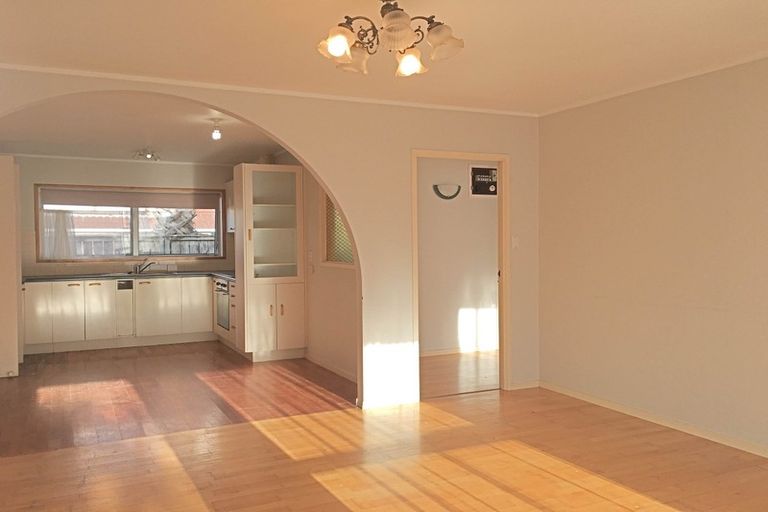 Photo of property in 2/11 Rapallo Place, Farm Cove, Auckland, 2012