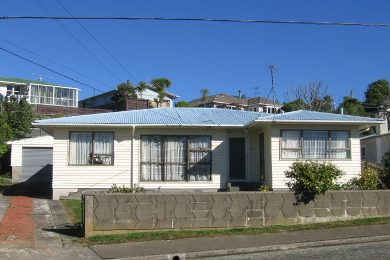 Photo of property in 25 Kahikatea Grove, Paparangi, Wellington, 6037
