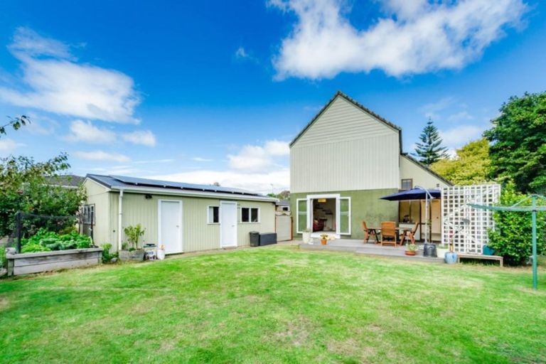 Photo of property in 261 Te Moana Road, Waikanae, 5036