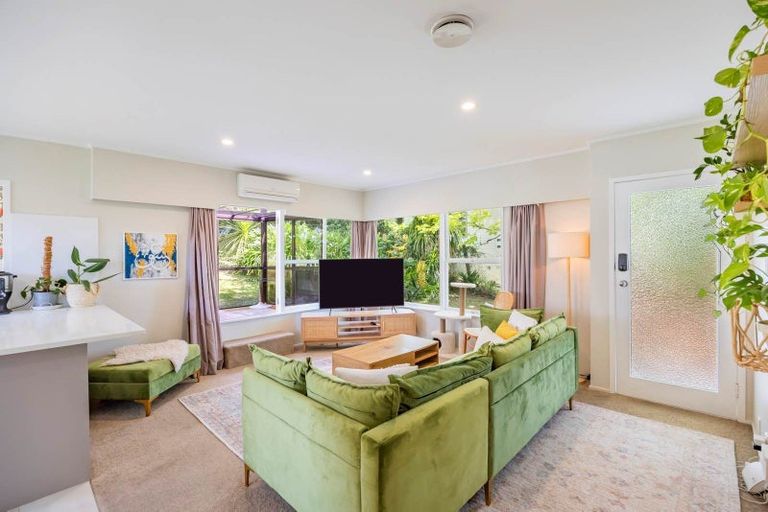 Photo of property in 2/5 Keldale Place, Forrest Hill, Auckland, 0620