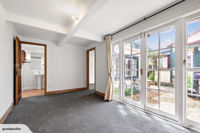 Photo of property in 7 Poplar Grove, Thorndon, Wellington, 6011