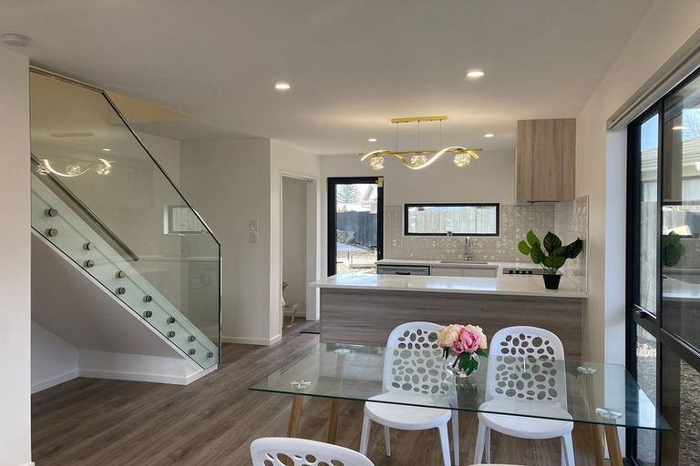 Photo of property in 2/3 Harris Road, Mount Wellington, Auckland, 1051