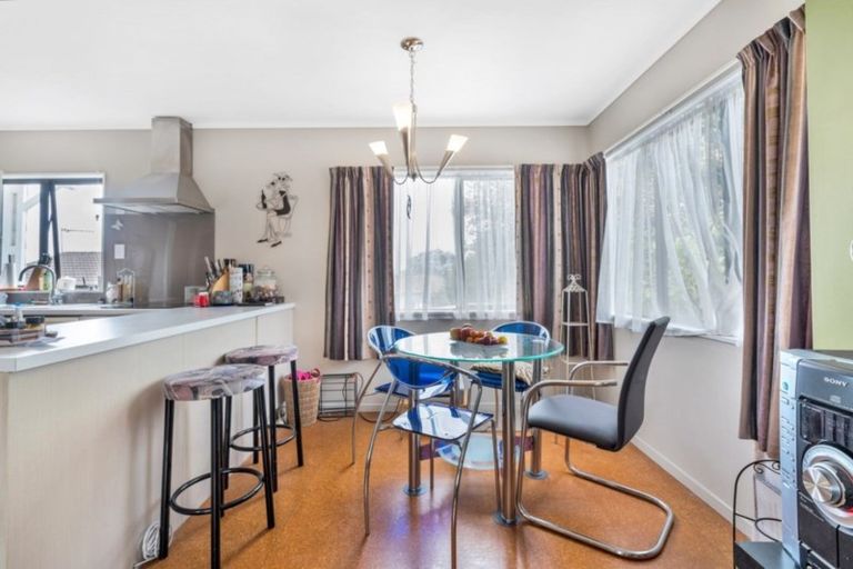 Photo of property in 1/136 Bradbury Road, Botany Downs, Auckland, 2010