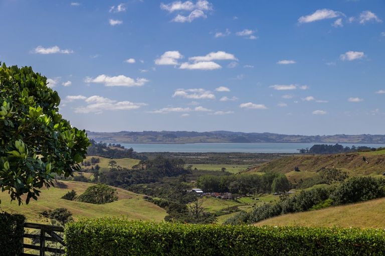 Photo of property in 115 Wilson Road, South Head, Helensville, 0874