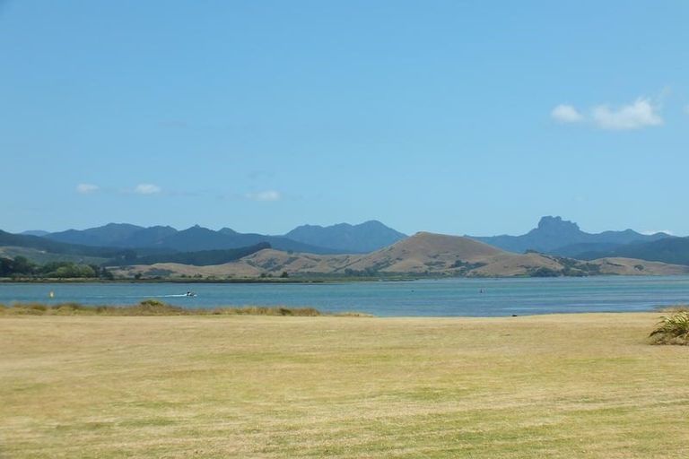 Photo of property in 124 Ti Kouka Crescent, Matarangi, Whitianga, 3592