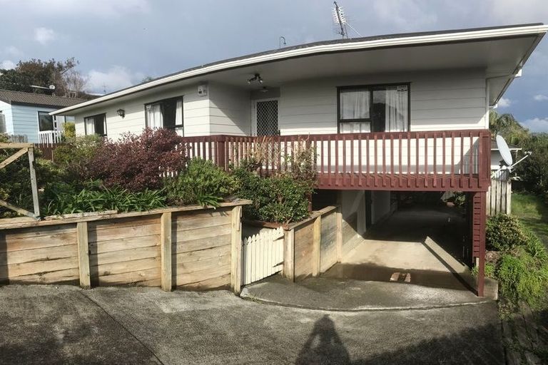 Photo of property in 1/13 Exeter Place, Unsworth Heights, Auckland, 0632