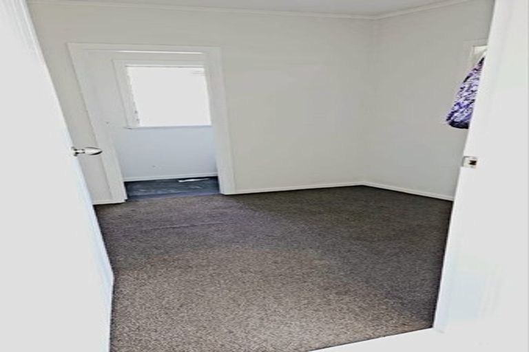 Photo of property in 4 Queen Mary Avenue, New Lynn, Auckland, 0600