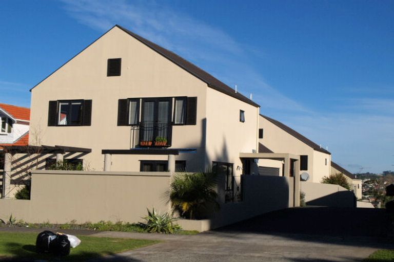 Photo of property in 5/11 Paparoa Road, Cockle Bay, Auckland, 2014