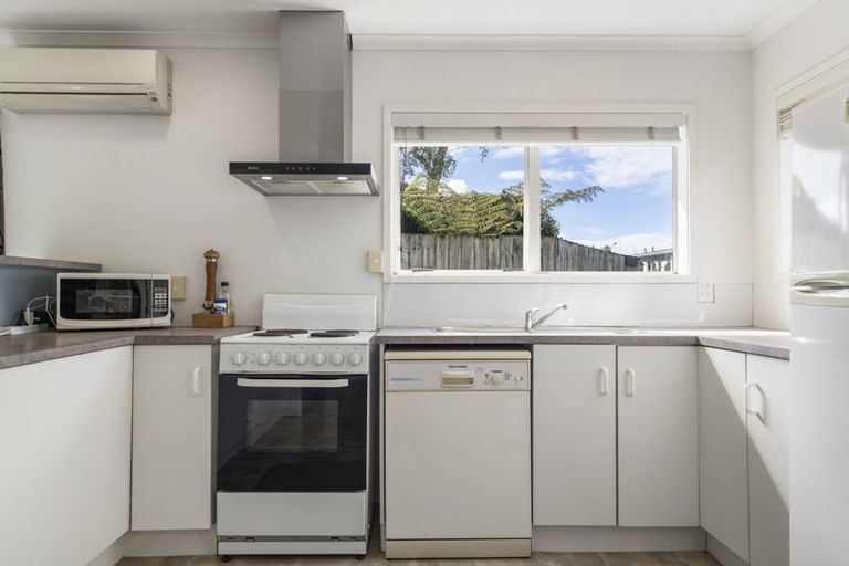 Photo of property in 2/42 Rua Road, Glen Eden, Auckland, 0602