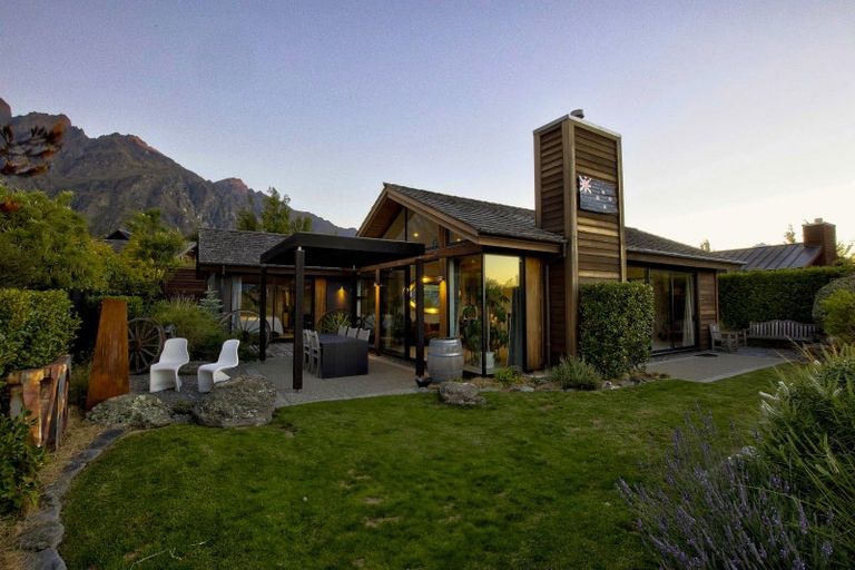Photo of property in 20 Rannoch Drive, Jacks Point, Queenstown, 9371