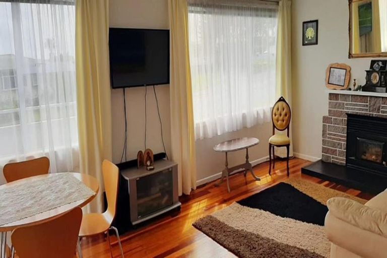 Photo of property in 16 Carole Crescent, Pakuranga, Auckland, 2010