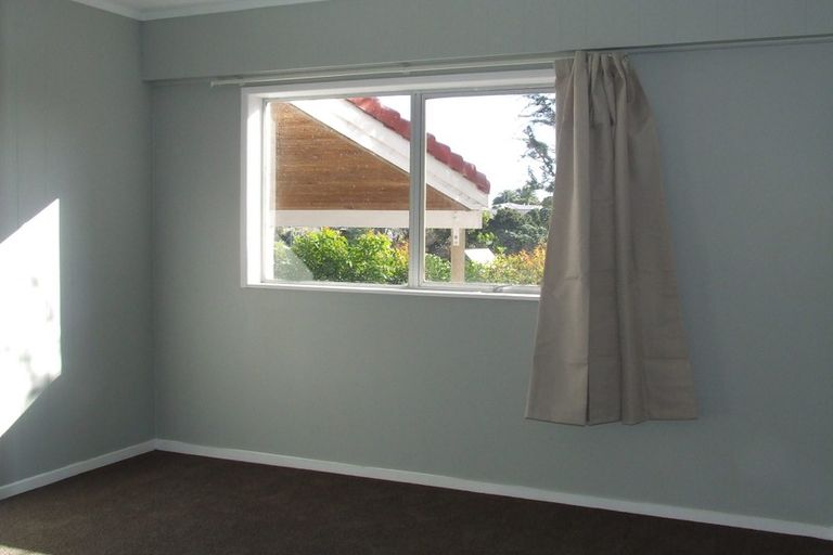 Photo of property in 2 Malters Place, Browns Bay, Auckland, 0630