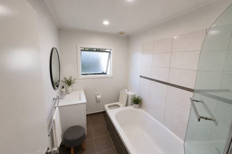 Photo of property in 2/36 Miro Street, New Lynn, Auckland, 0600